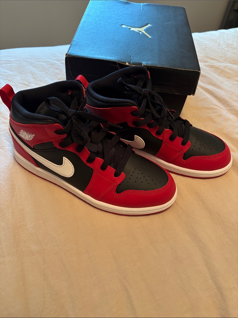 Jordan Kids' Mid-Top Basketball Shoes - Black/Red/White size 3
